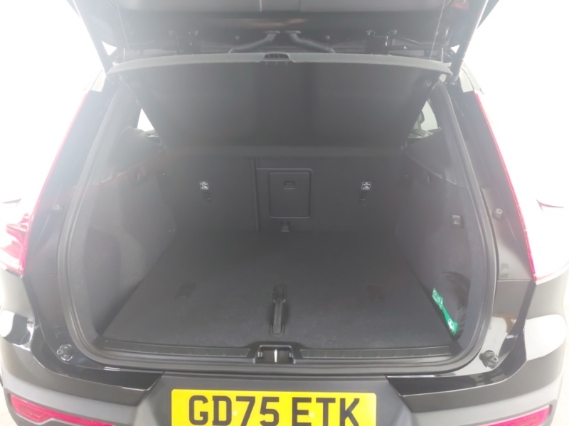 Volvo XC40 Plus, B4 Mild Hybrid, Dark White #18