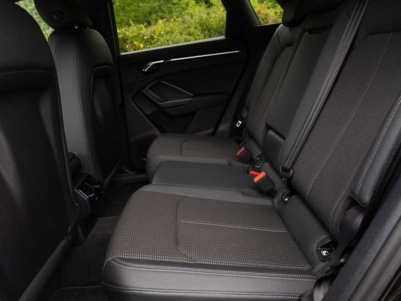 Audi Q3 35 Tfsi Black Edition Black #6