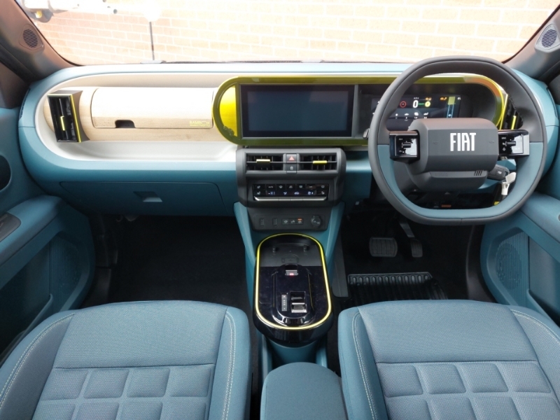 Fiat Panda 83Kw La Prima 44Kwh Black #3
