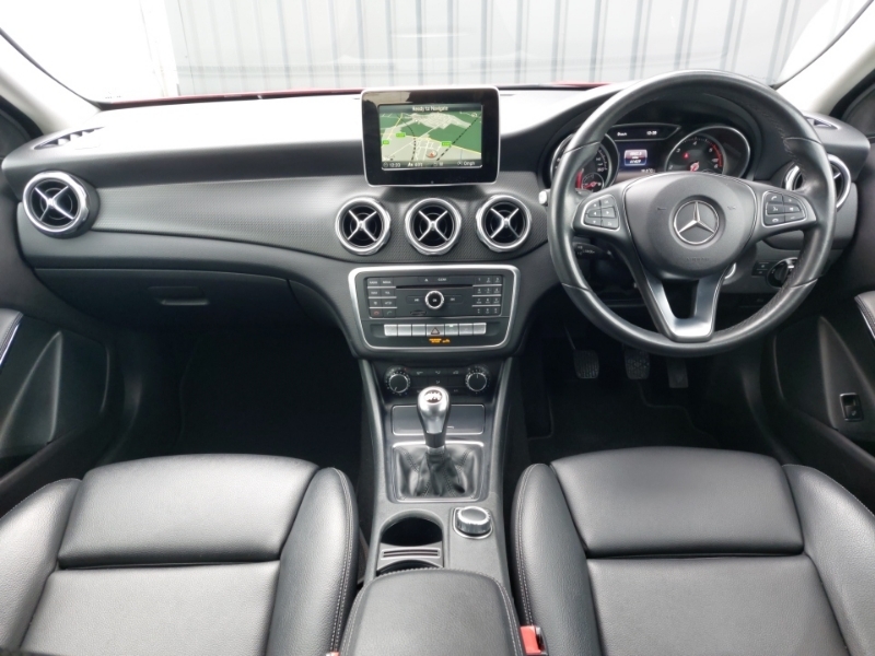 Mercedes-Benz GLA Class Gla 200D Se Executive Red #3