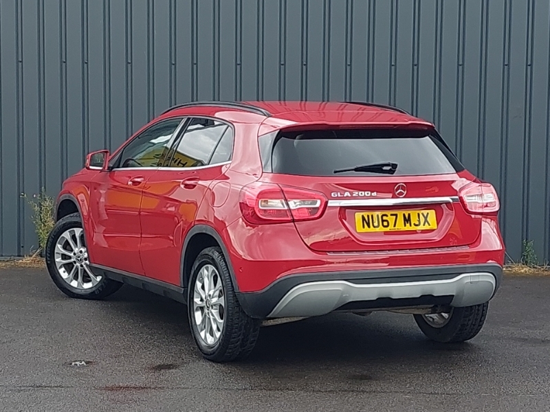 Mercedes-Benz GLA Class Gla 200D Se Executive Red #2