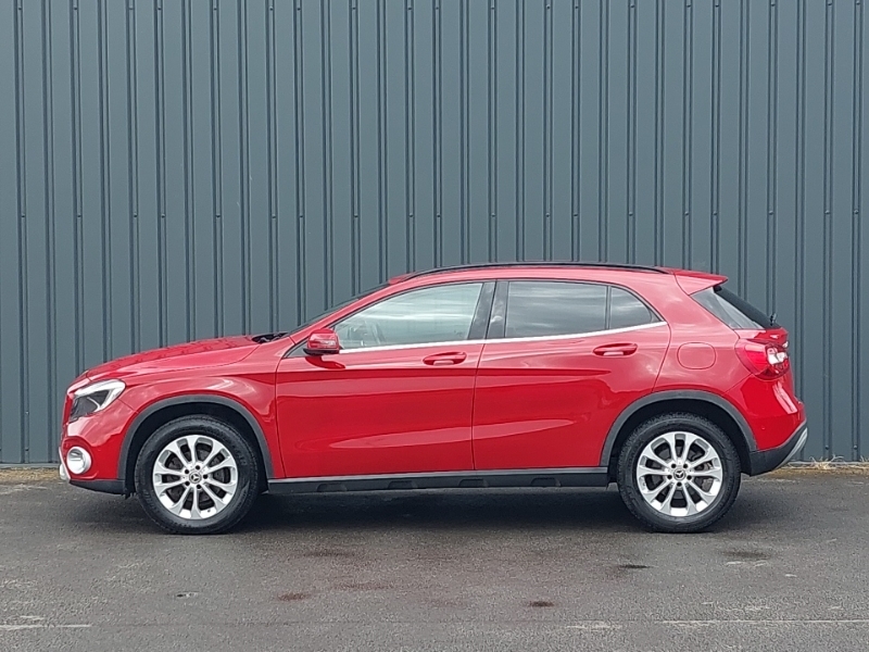 Mercedes-Benz GLA Class Gla 200D Se Executive Red #4