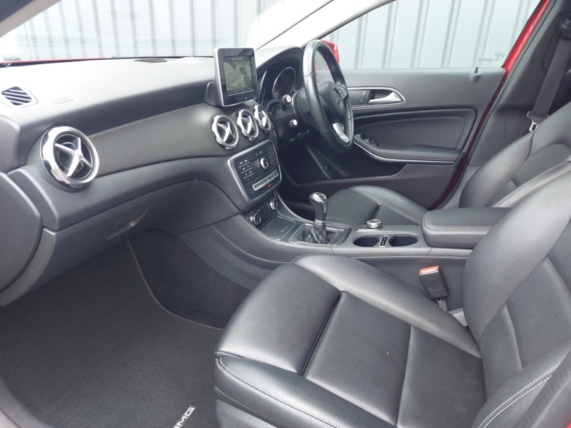 Mercedes-Benz GLA Class Gla 200D Se Executive Red #5