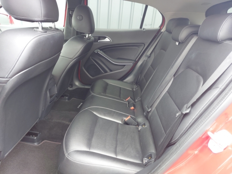 Mercedes-Benz GLA Class Gla 200D Se Executive Red #6