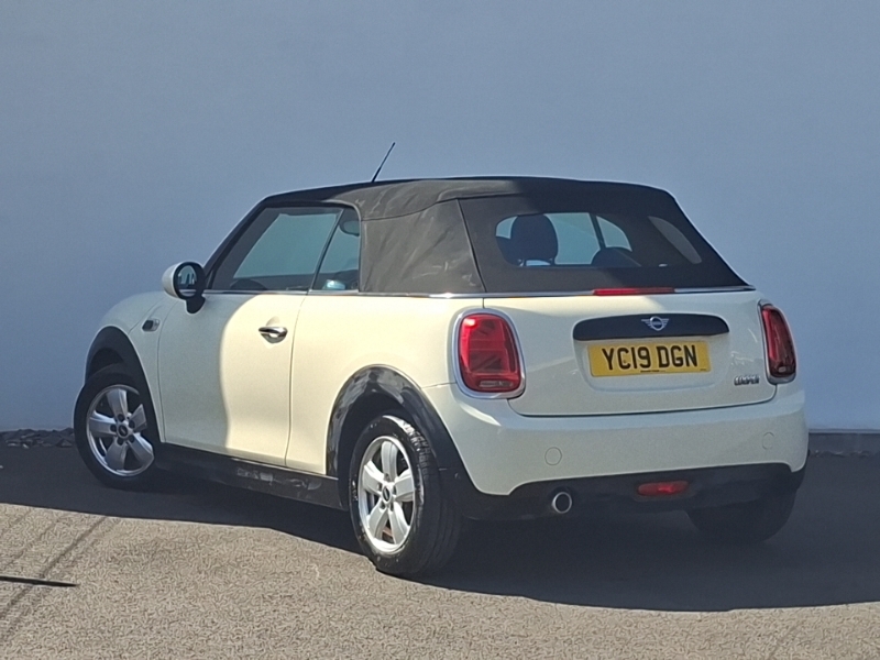 Mini Hatch 1.5 Cooper Classic II YC19DGN White #2