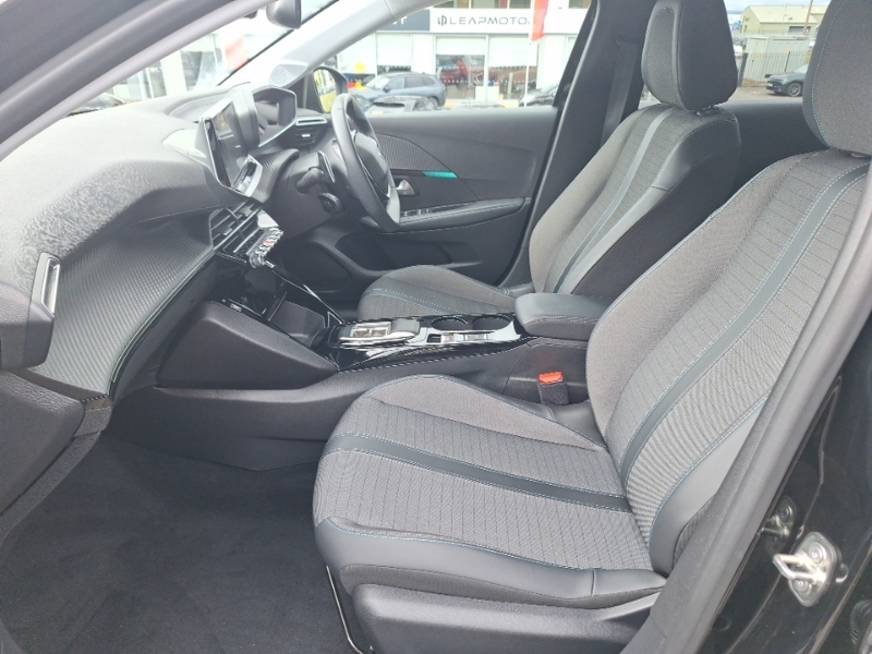 Peugeot 208 1.2 Puretech 100 Allure Premium Eat8 ST22MHF Black #5