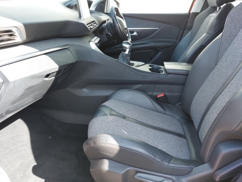 Peugeot 3008 1.6 Bluehdi 120 Allure PK17UAP Red #5