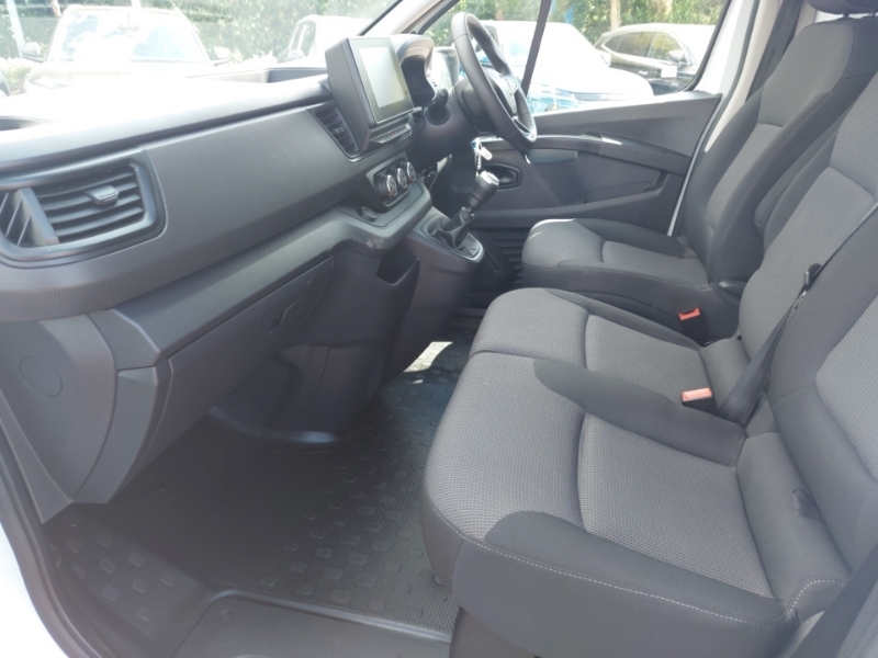 Renault Trafic Sl30 Blue Dci 130 Advance Safety Van White #5