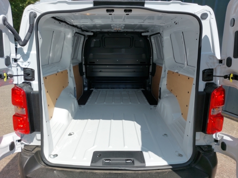 Vauxhall Vivaro 1.5 Turbo D 120 Pro H1 Van White #17