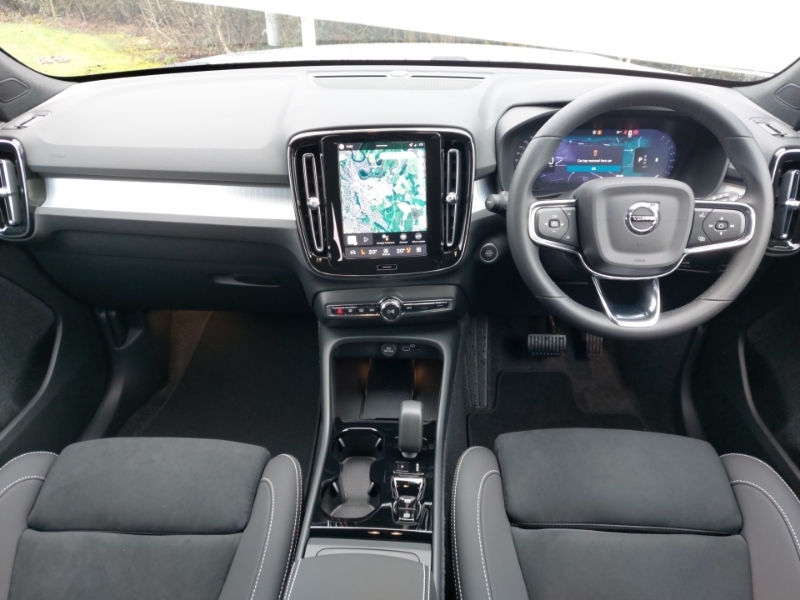 Volvo XC40 2.0 B3p Plus Black Edition SK75XPP Blue #3