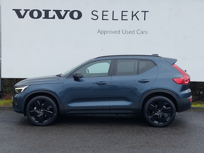 Volvo XC40 2.0 B3p Plus Black Edition SK75XPP Blue #4