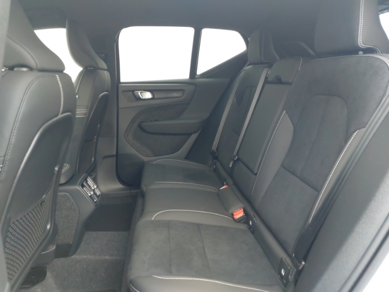 Volvo XC40 2.0 B3p Plus Black Edition SK75YGW White #6