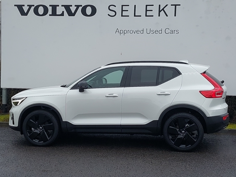 Volvo XC40 2.0 B3p Plus Black Edition SK75YGW White #4