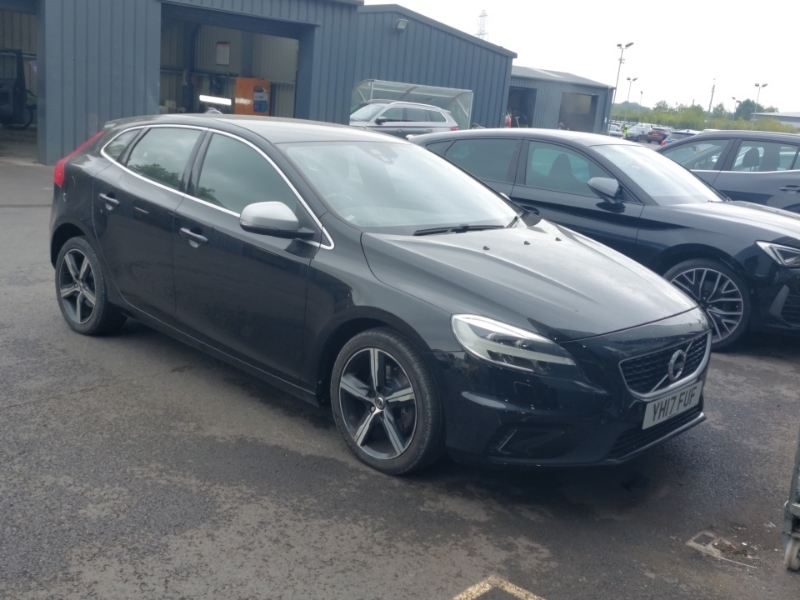 Volvo V40 T2 122 R Design Nav Plus Black