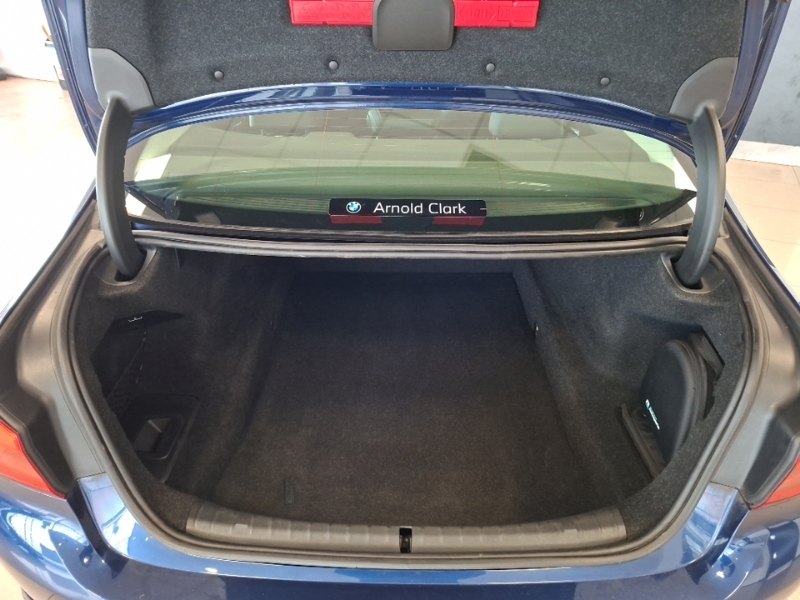 BMW 5 Series 530I Se Saloon Blue #18