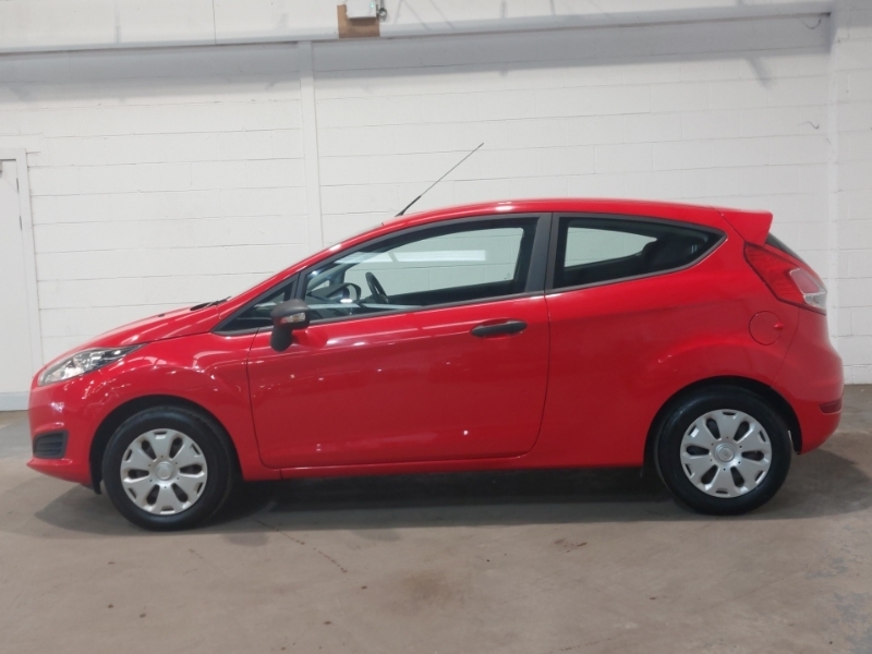 Ford Fiesta 1.25 Studio Red #4