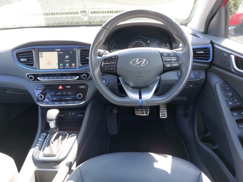 Hyundai Ioniq Premium Black #8
