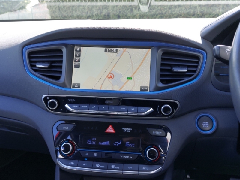 Hyundai Ioniq Premium Black #10