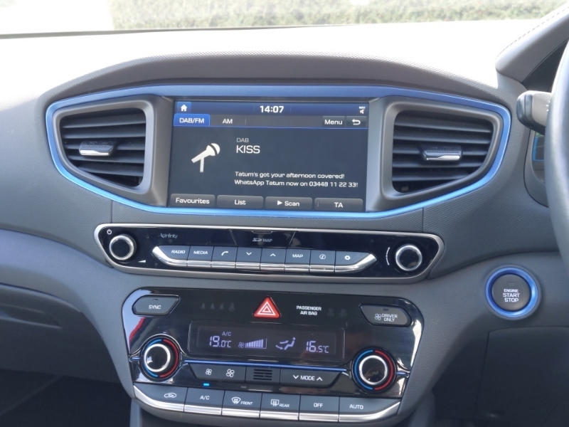 Hyundai Ioniq Premium Black #11