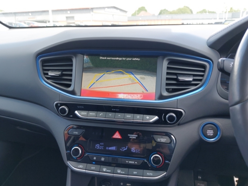 Hyundai Ioniq Premium Black #9