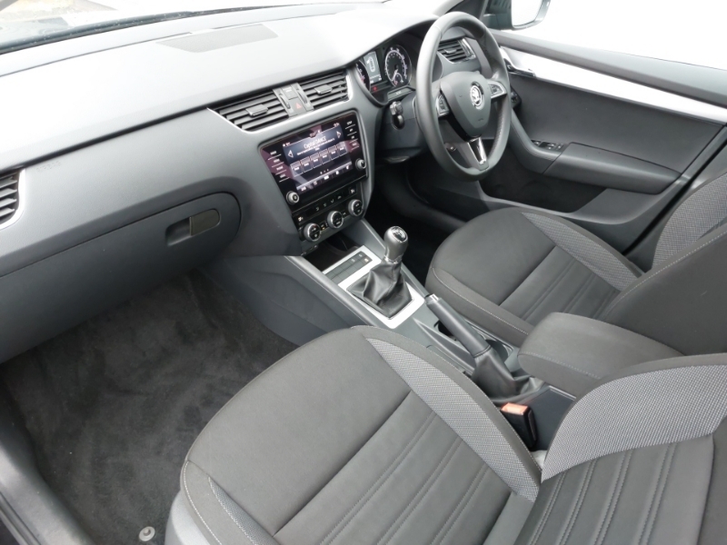 Skoda Octavia 1.6 Tdi Cr Se Black #5
