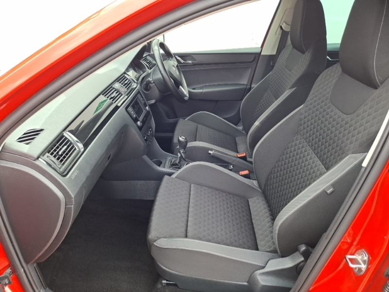Skoda Rapid 1.2 Tsi 110 Sport Red #5
