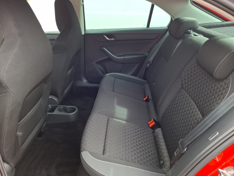 Skoda Rapid 1.2 Tsi 110 Sport Red #6
