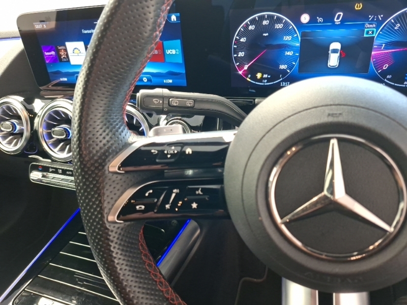 Mercedes-Benz GLA Class Gla 220D 4Matic Amg Line Premium Black #12