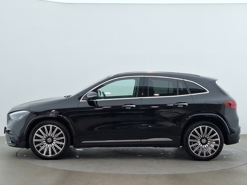Mercedes-Benz GLA Class Gla 200 Amg Line Premium Black #4