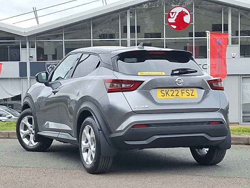 Nissan Juke 1.6 Hybrid Tekna White #2