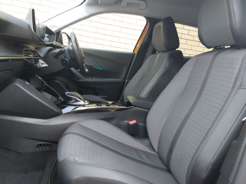 Peugeot e-2008 100Kw Allure Premium 50Kwh Orange #5