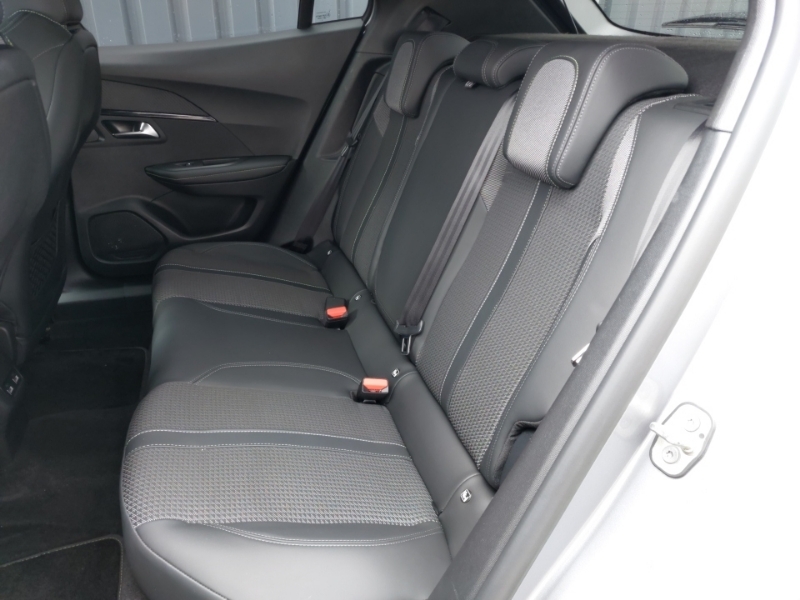 Peugeot e-2008 100Kw Gt 50Kwh Grey #6