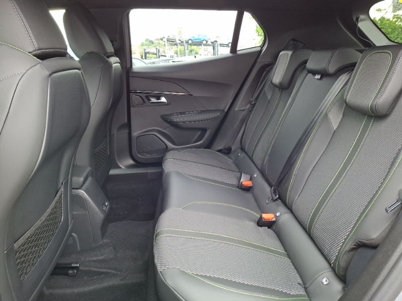 Peugeot e-2008 115Kw Gt 54Kwh Grey #6