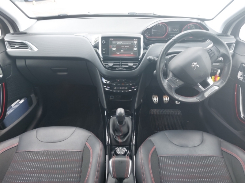 Peugeot 2008 1.2 Puretech 110 Gt Line White #2