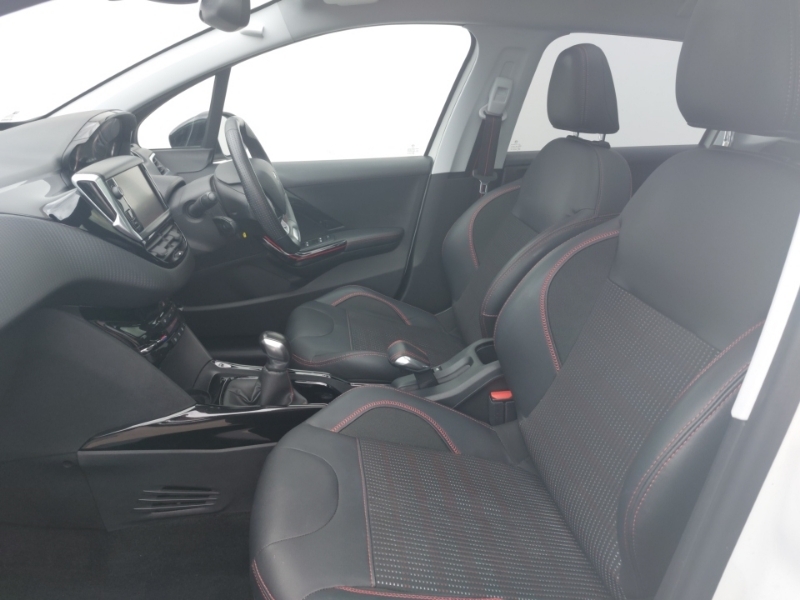 Peugeot 2008 1.2 Puretech 110 Gt Line White #5