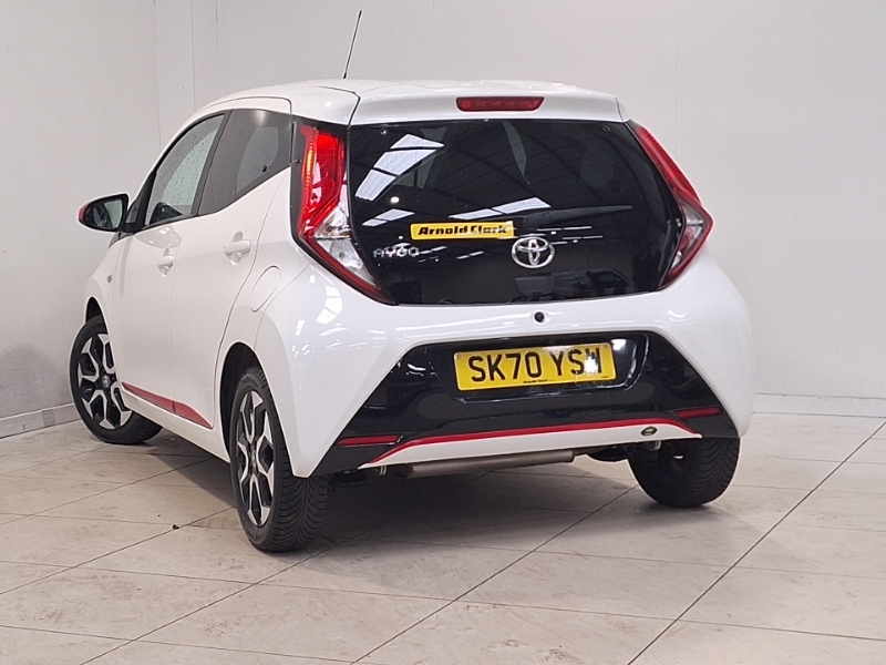 Toyota Aygo 1.0 Vvt-i X-trend White #2
