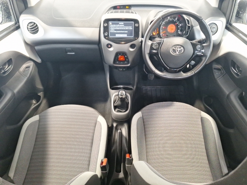 Toyota Aygo 1.0 Vvt-i X-trend White #3