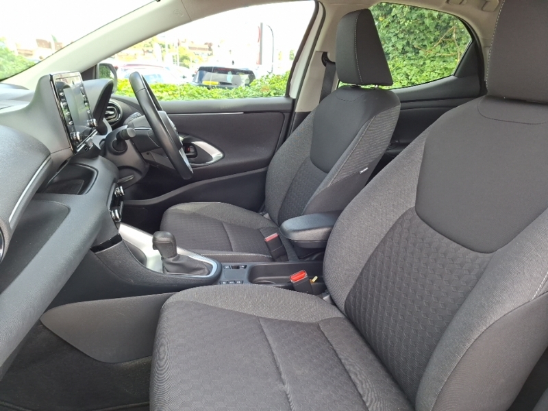 Toyota Yaris 1.5 Hybrid Icon Cvt GP23FFC White #5