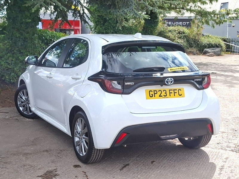 Toyota Yaris 1.5 Hybrid Icon Cvt GP23FFC White #2