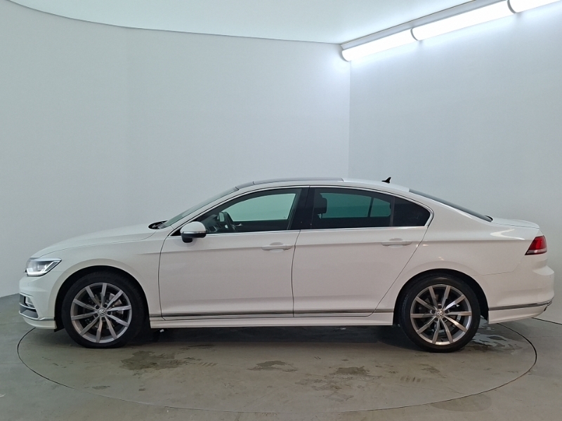Volkswagen Passat 1.5 Tsi Evo 150 R-line Dsg Panoramic Roof White #4