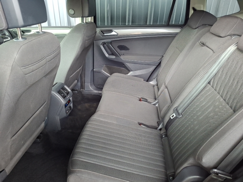 Volkswagen Tiguan Allspace 1.5 Tsi Life Dsg NV23FZZ Black #6