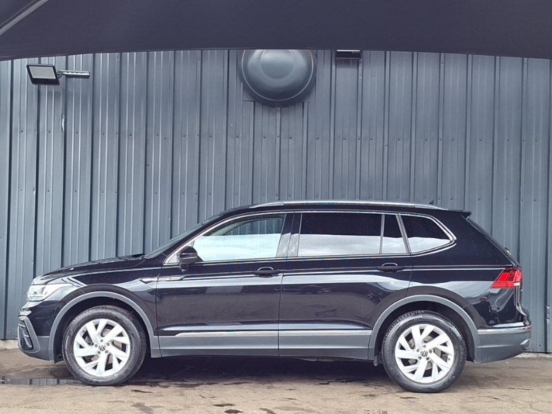 Volkswagen Tiguan Allspace 1.5 Tsi Life Dsg NV23FZZ Black #4
