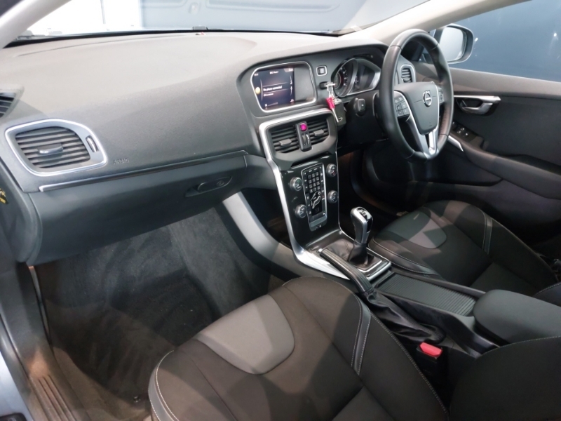 Volvo V40 T2 122 Momentum Nav Plus Blue #5