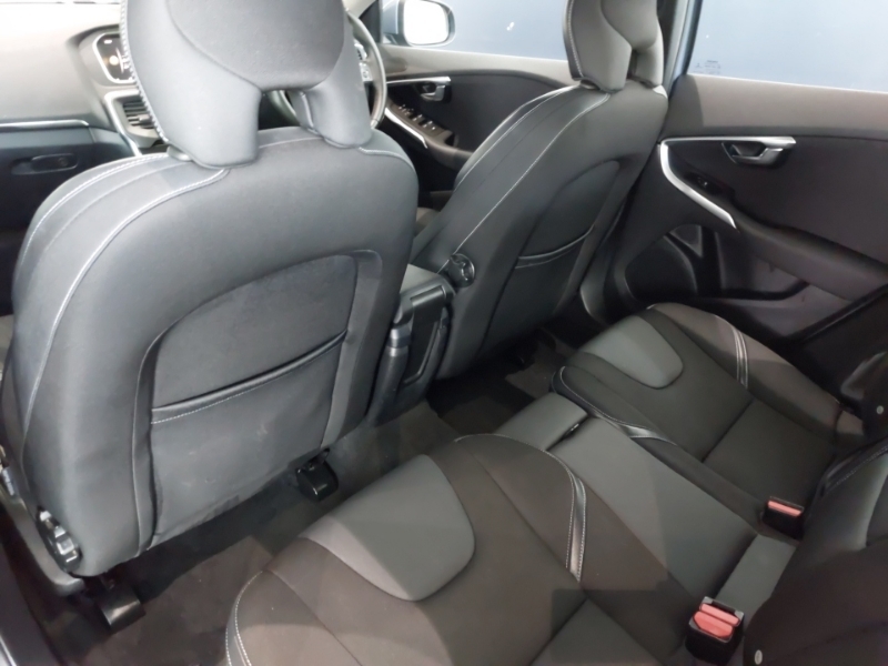 Volvo V40 T2 122 Momentum Nav Plus Blue #6