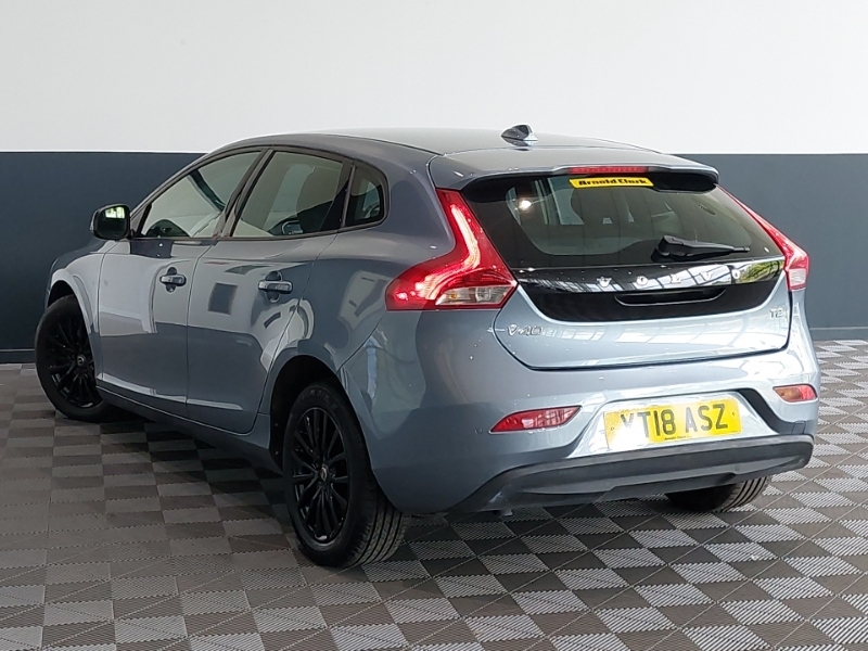 Volvo V40 T2 122 Momentum Nav Plus Blue #2