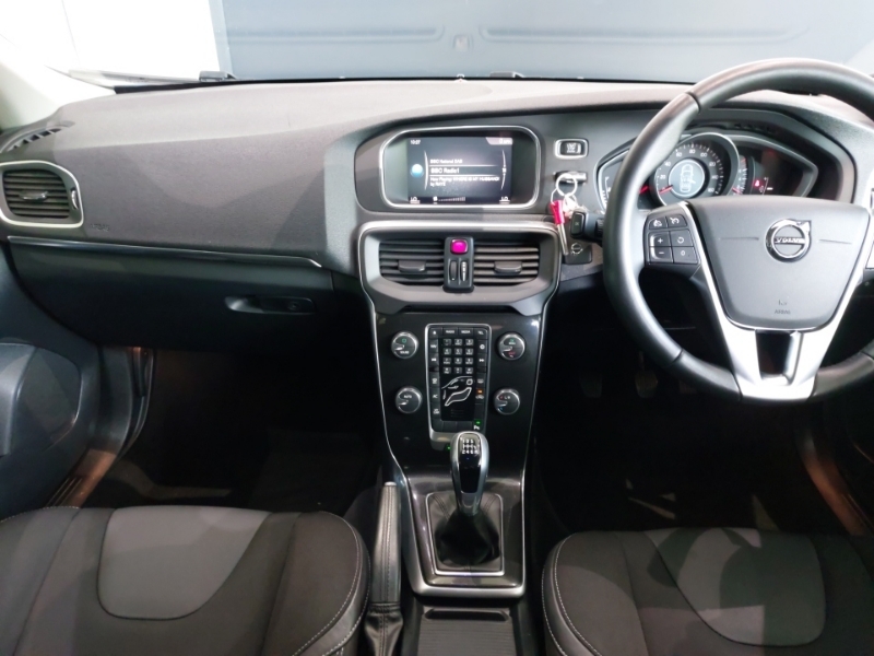 Volvo V40 T2 122 Momentum Nav Plus Blue #3