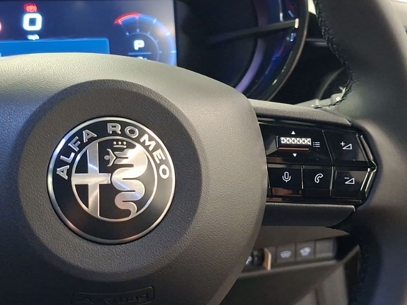 Alfa Romeo Junior 207Kw Elettrica Veloce 54Kwh Black #13