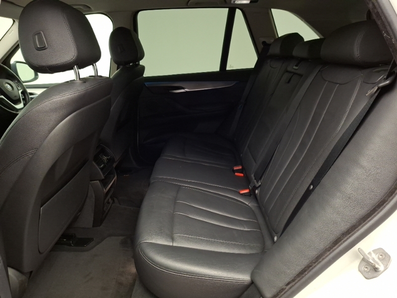 BMW X5 Xdrive30d Se White #6