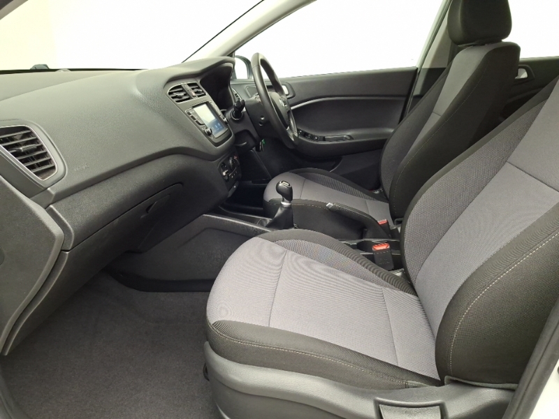 Hyundai I20 1.2 Mpi Se White #5