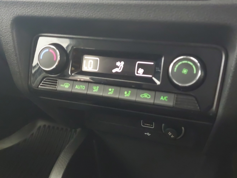 Skoda Fabia Skoda Hatchback 1.0 Tsi 110 Se L Dsg Blue #17